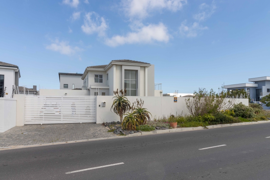 To Let 3 Bedroom Property for Rent in Parklands North Western Cape